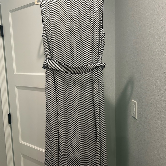 $960 Deborah Lyons Ashley Midi Dress - Picture 3 of 4